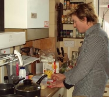 hans-cooks-curry-for-dinner