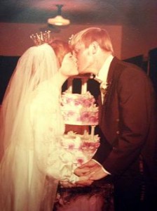 wedding cake kiss, small