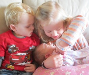 Hold my hand, Autumn!